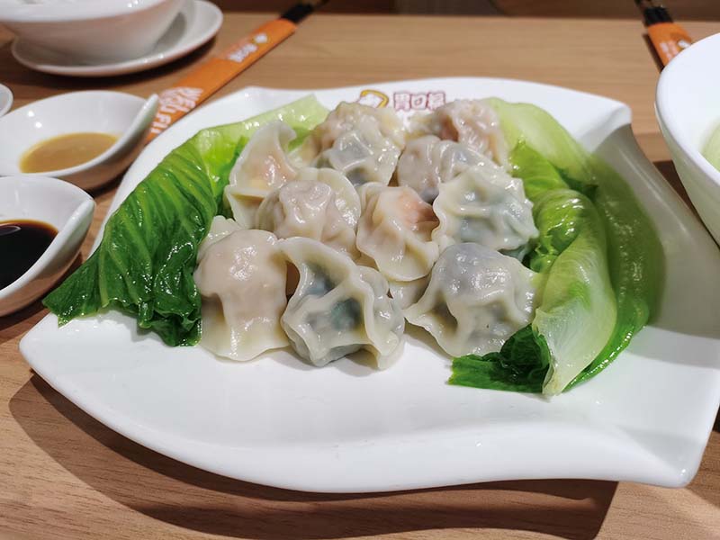 天氣冷了吃什么，來胃口福吃餃子，鮮香味十足，太好吃了