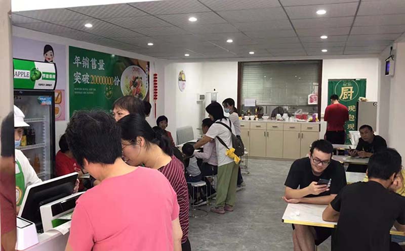 天氣冷了吃什么，來胃口福吃餃子，鮮香味十足，太好吃了